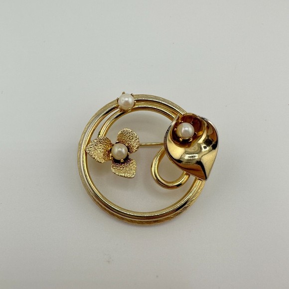 Vintage Round 3 Faux Pearls Textured Gold Tone Leaf Flower Brooch 1.5" - Picture 2 of 9